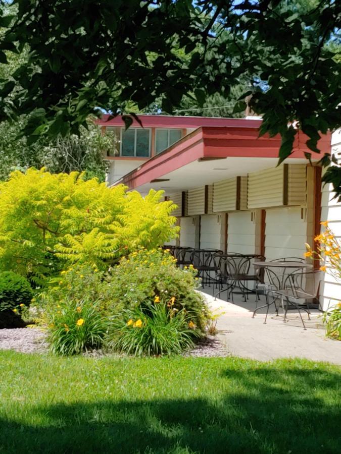 The Usonian Inn Llc Спринг-Грин Экстерьер фото