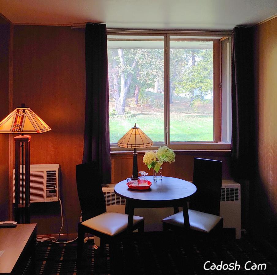 The Usonian Inn Llc Спринг-Грин Экстерьер фото