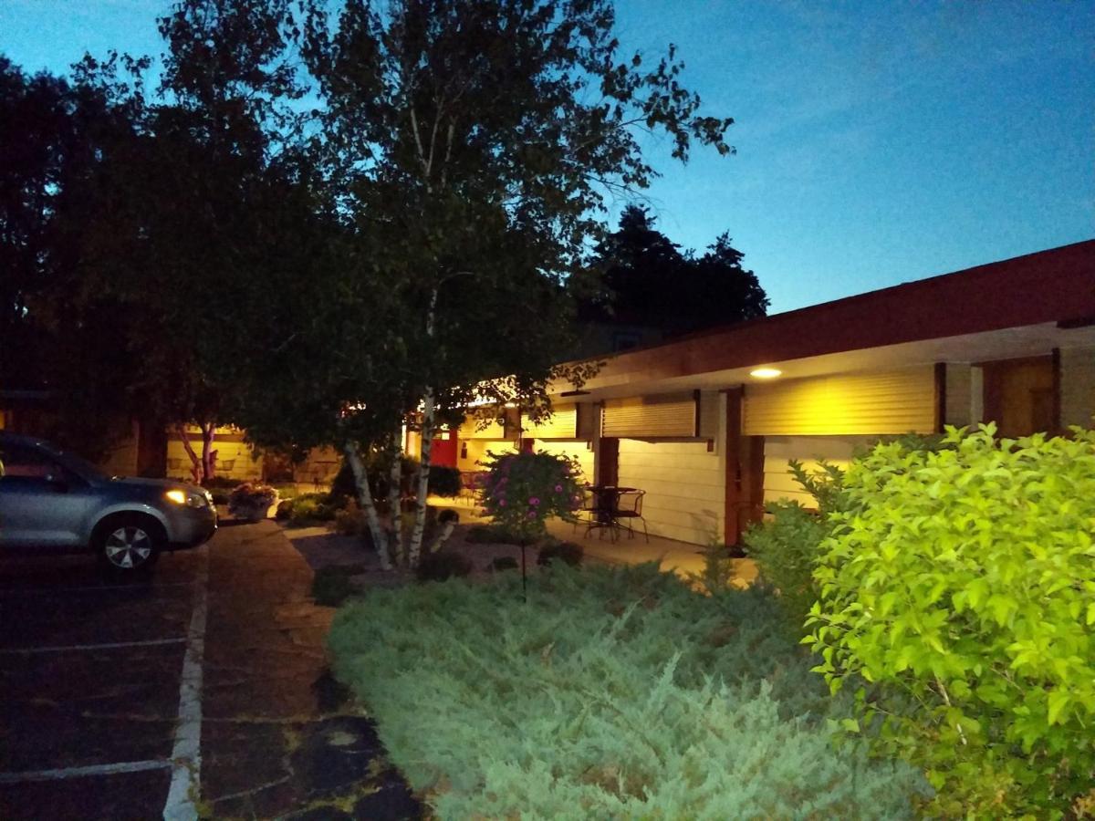 The Usonian Inn Llc Спринг-Грин Экстерьер фото