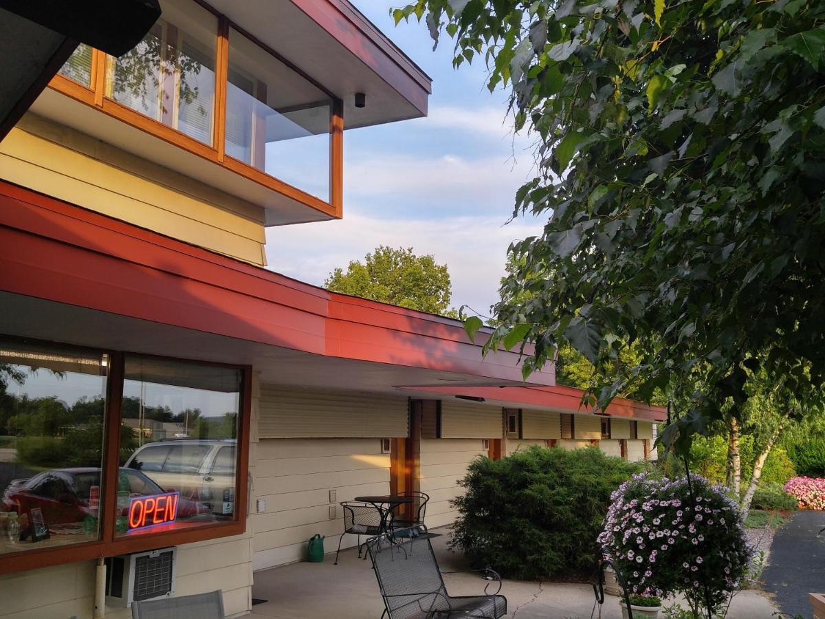 The Usonian Inn Llc Спринг-Грин Экстерьер фото