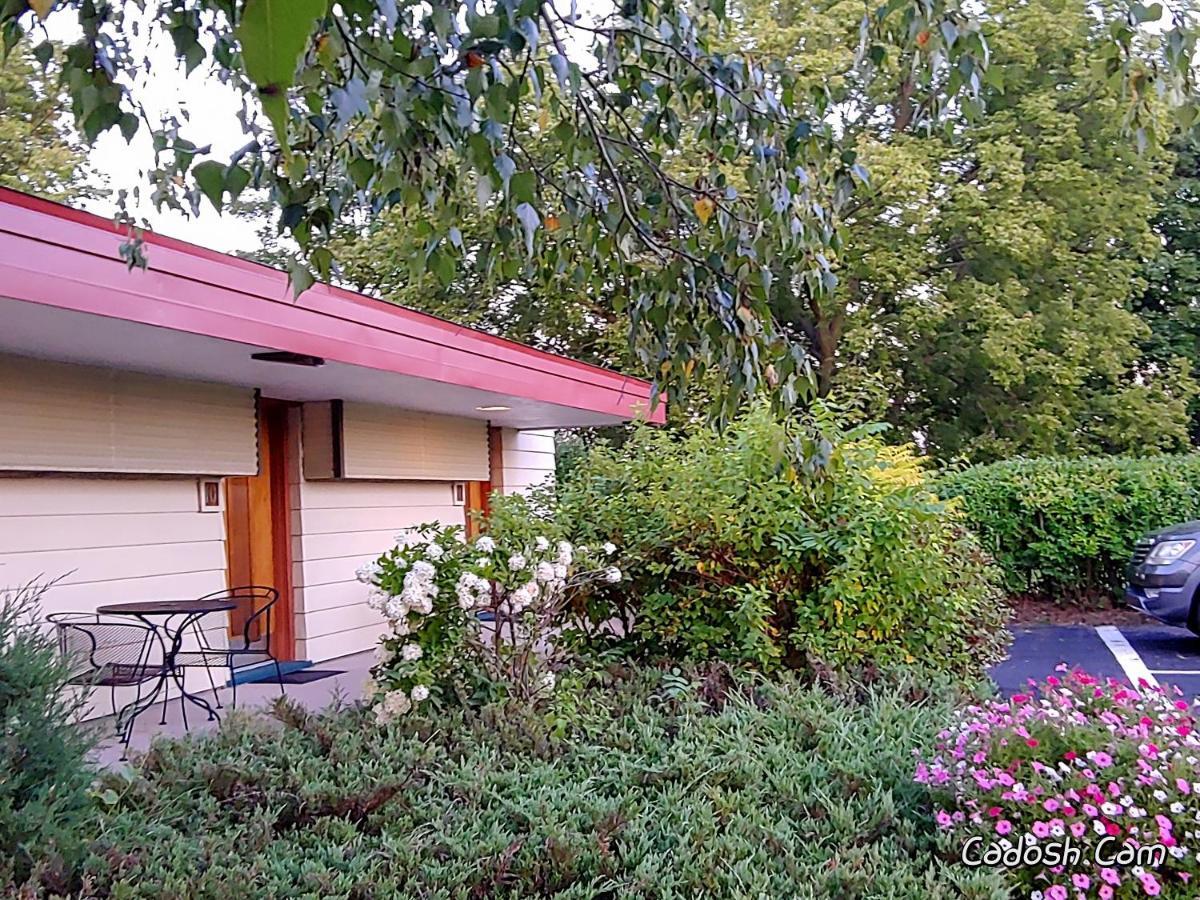 The Usonian Inn Llc Спринг-Грин Экстерьер фото